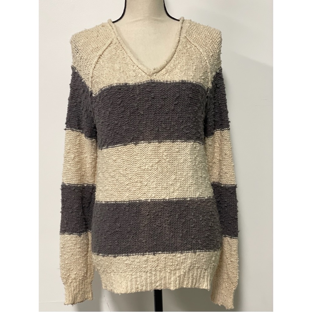 *SOLD* LA Hearts V-Neck Sweater Gray & White Size M - Picture 1 of 3